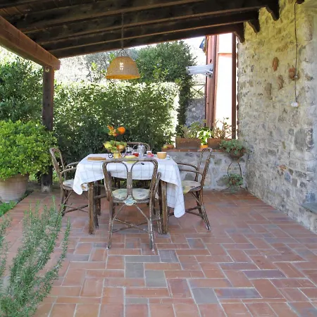 Locazione Turistica Pimpinella Casa de Férias